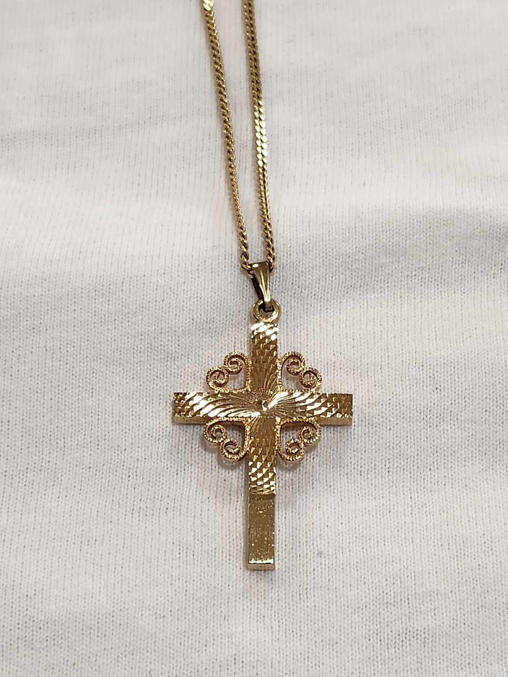 Gold Cross Pendant Necklace - Elegant Women's Jewelry